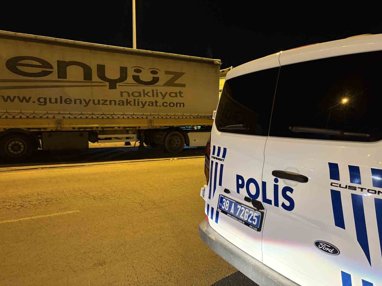 KAYSERİ’NİN MELİKGAZİ İLÇESİNDE TÜFEKLE RASTGELE AÇILAN ATEŞTE SAÇMALARIN İSABET ETMESİ SONUCU 1...