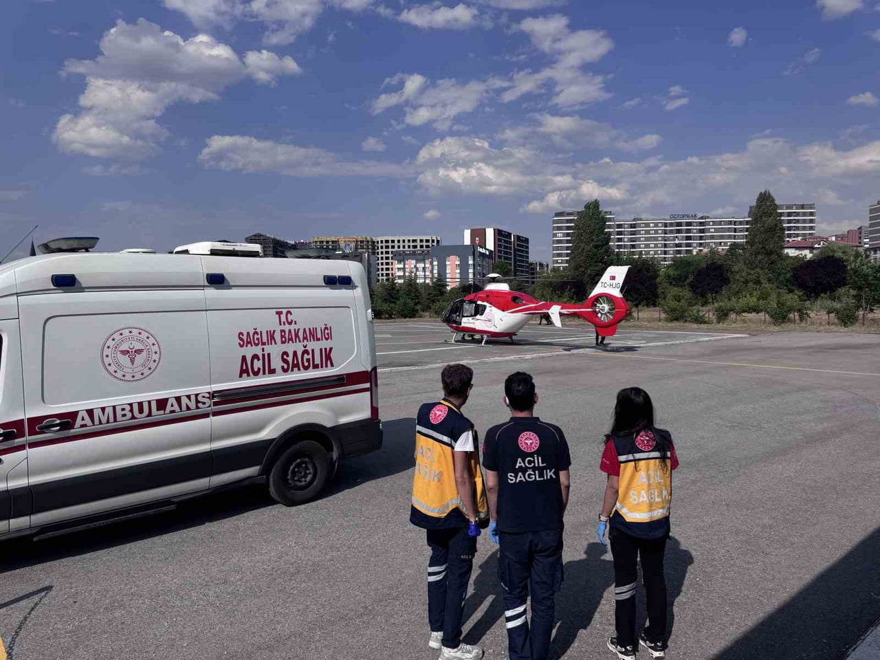 KAYSERİ’NİN PINARBAŞI İLÇESİNDE DÜŞME SONUCU BEYİN KANASI GEÇİREN BİR HASTA, AMBULANS HELİKOPTER...