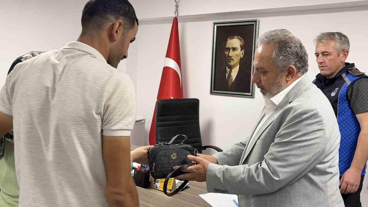 KAYSERİ’NİN TALAS İLÇESİNDE BULUNAN ZİNCİDERE 100. YIL MESİRE ALANI’NDA PİKNİK YAPAN BİR AİLE 700...