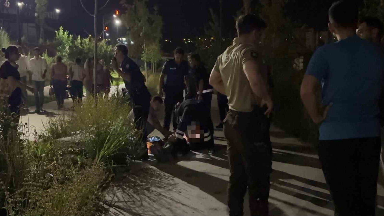 KAYSERİ’NİN TALAS İLÇESİNDE PARKTA ÇIKAN BIÇAKLI KAVGADA, 1’İ AĞIR 3 KİŞİ YARALANDI. EKİPLER...
