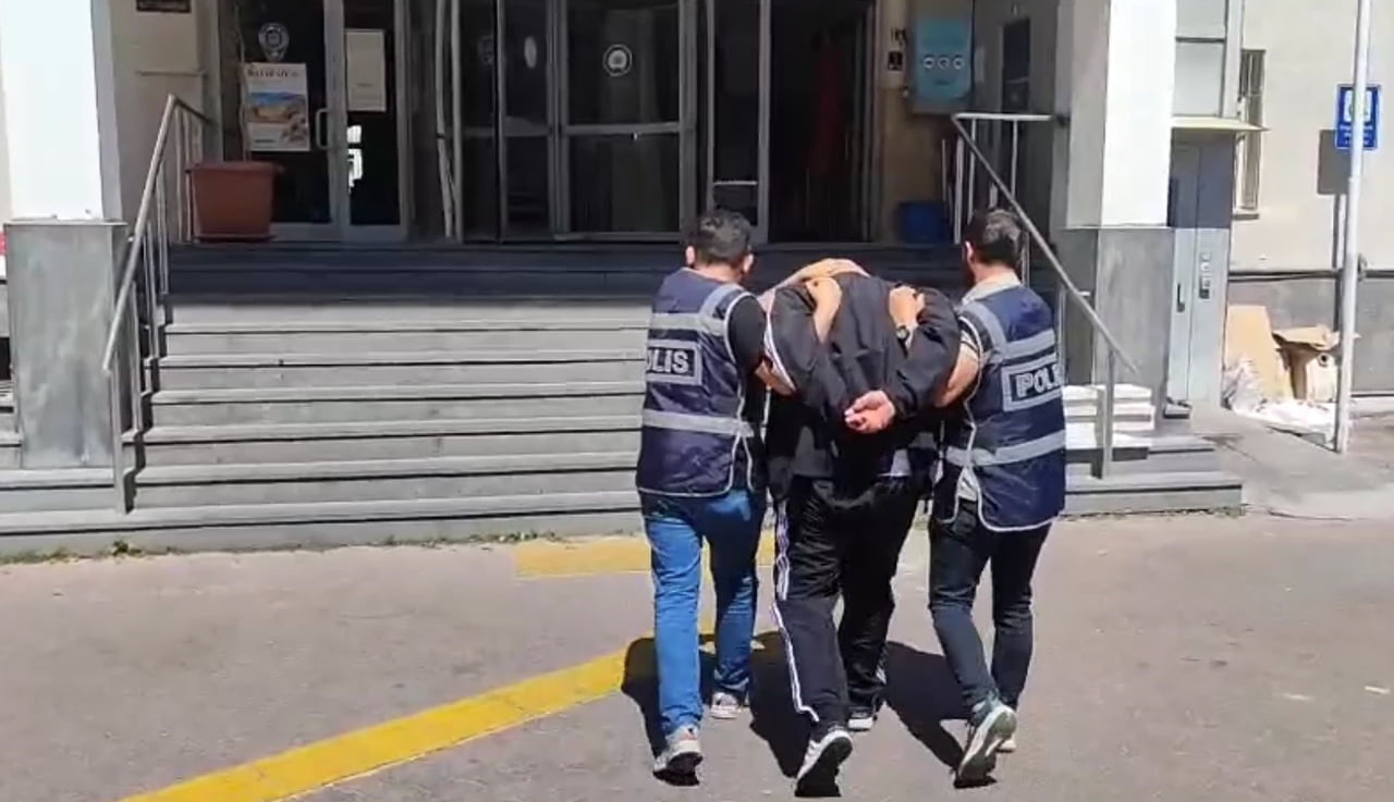 KAYSERİ POLİSİ, "KASTEN ÖLDÜRME" SUÇUNDAN AĞIRLAŞTIRILMIŞ HAPİS CEZASI BULUNAN HÜKÜMLÜYÜ...