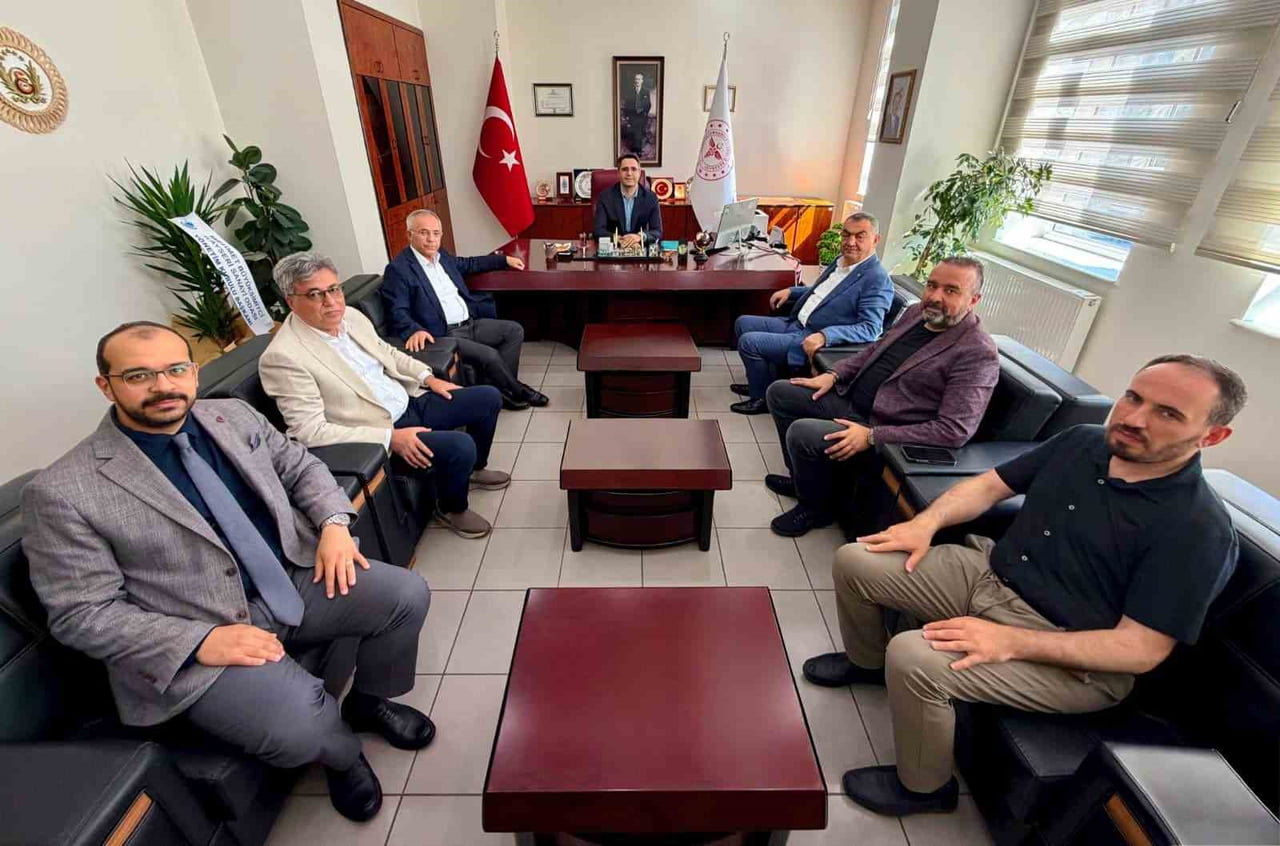 KAYSERİ SANAYİ ODASI BAŞKANI MEHMET BÜYÜKSİMİTCİ VE YÖNETİM KURULU ÜYELERİ; KAYSERİ DEVLET...