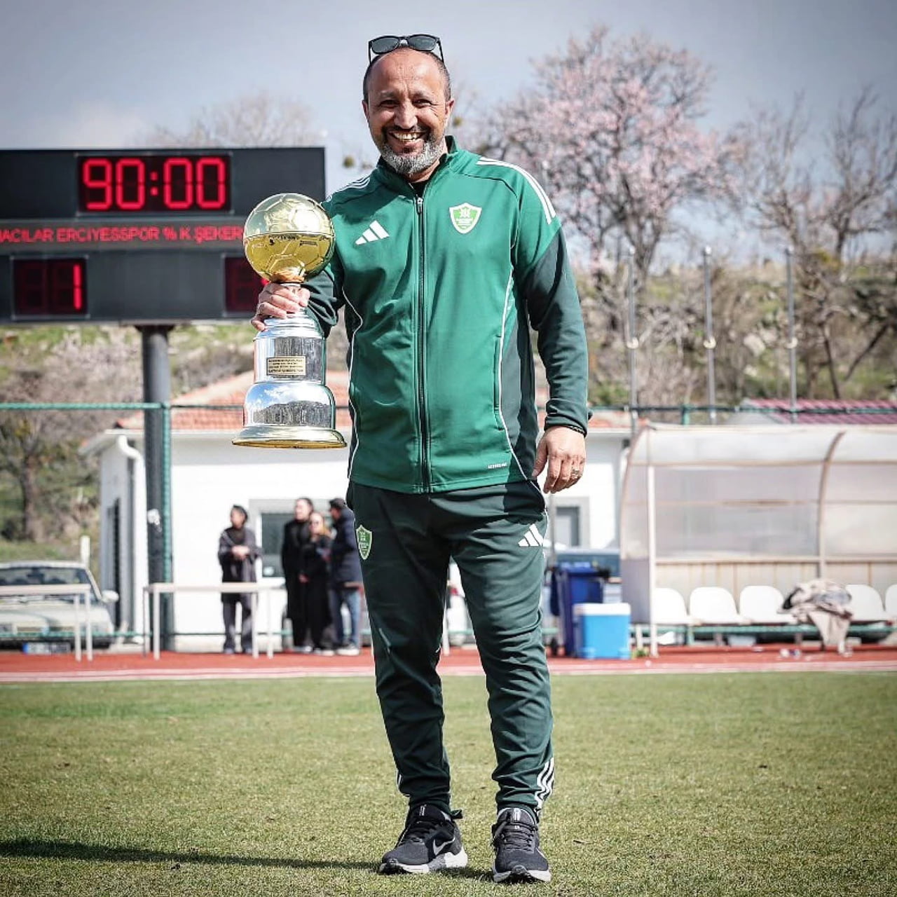 KAYSERİ ŞEKERSPOR, ANTRENÖR ERKAN DEMİREL İLE YOLLARINI AYIRDI.