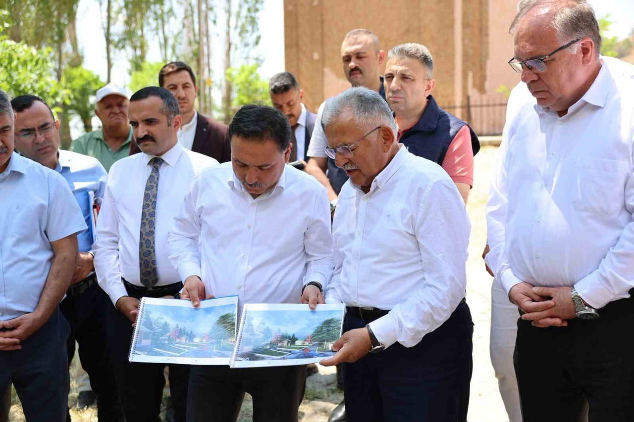 KAYSERİ VALİSİ GÖKMEN ÇİÇEK; BÜYÜKŞEHİR BELEDİYE BAŞKANI MEMDUH BÜYÜKKILIÇ İLE BİRLİKTE, VALİLİK...