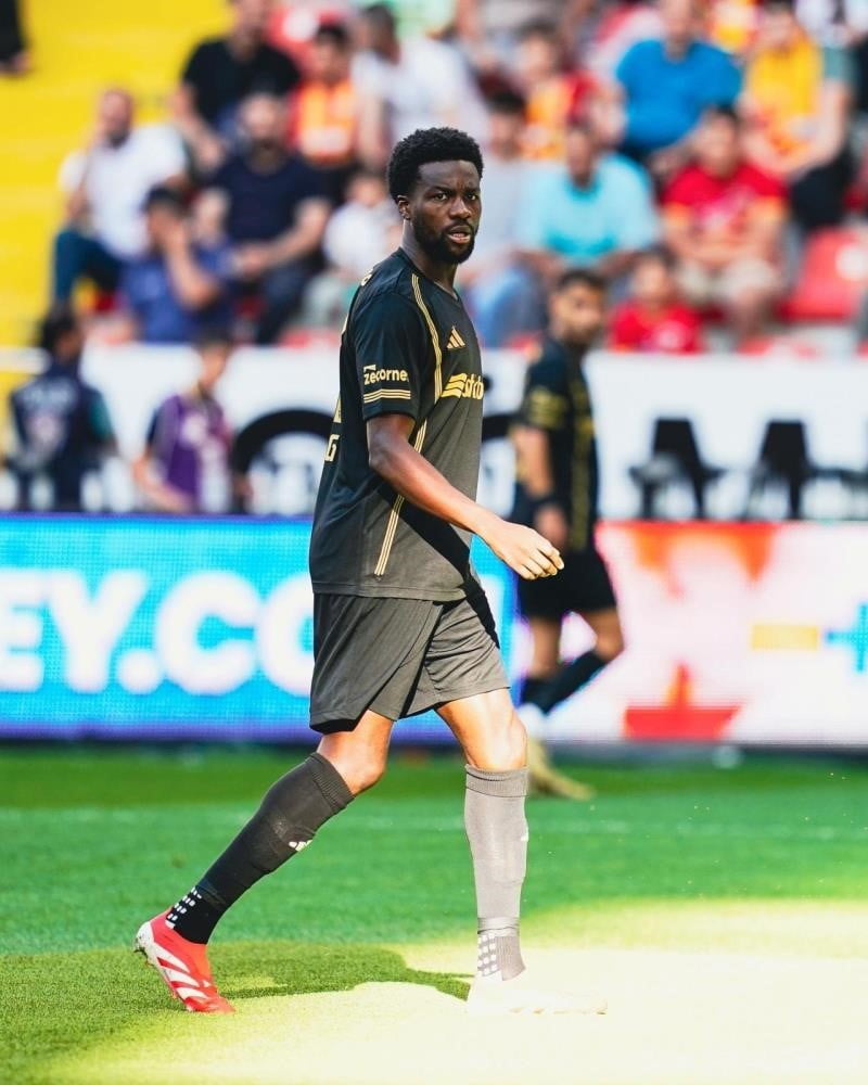 KAYSERİSPOR KULÜBÜ'NE, ESKİ FUTBOLCUSU JUNG’DAN DOLAYI TRANSFER YASAĞI GELDİ.