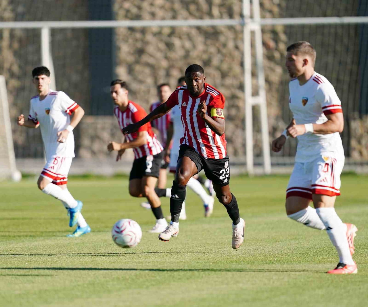 KAYSERİSPOR YENİ SEZON ÖNCESİ İKİNCİ HAZIRLIK MAÇINDA PENDİKSPOR’A 2-1 MAĞLUP OLDU.