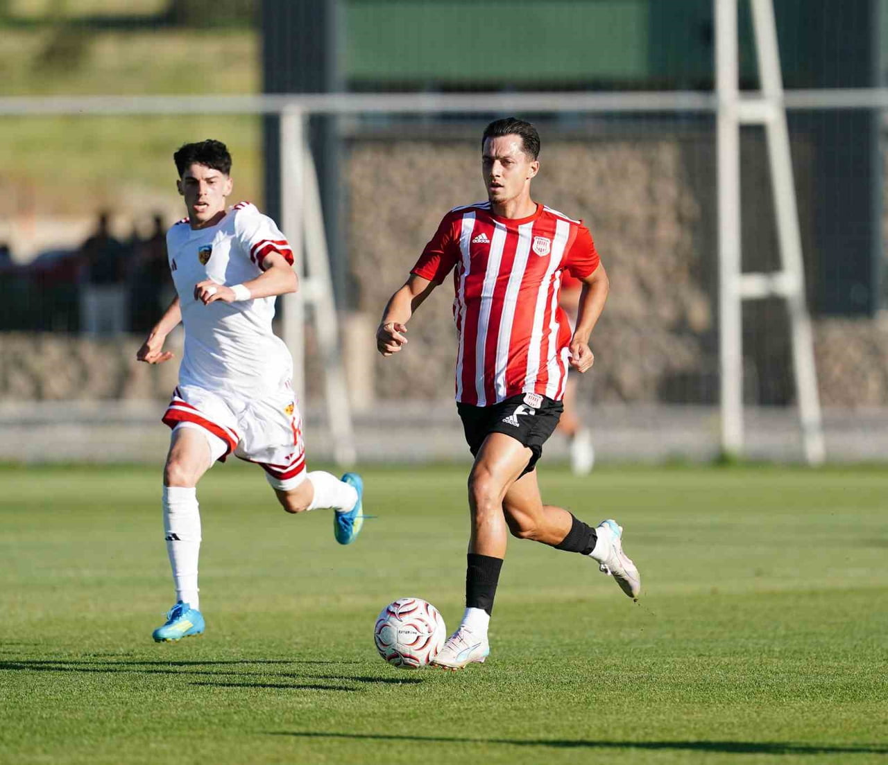 KAYSERİSPOR YENİ SEZON ÖNCESİ İKİNCİ HAZIRLIK MAÇINDA PENDİKSPOR’A 2-1 MAĞLUP OLDU.