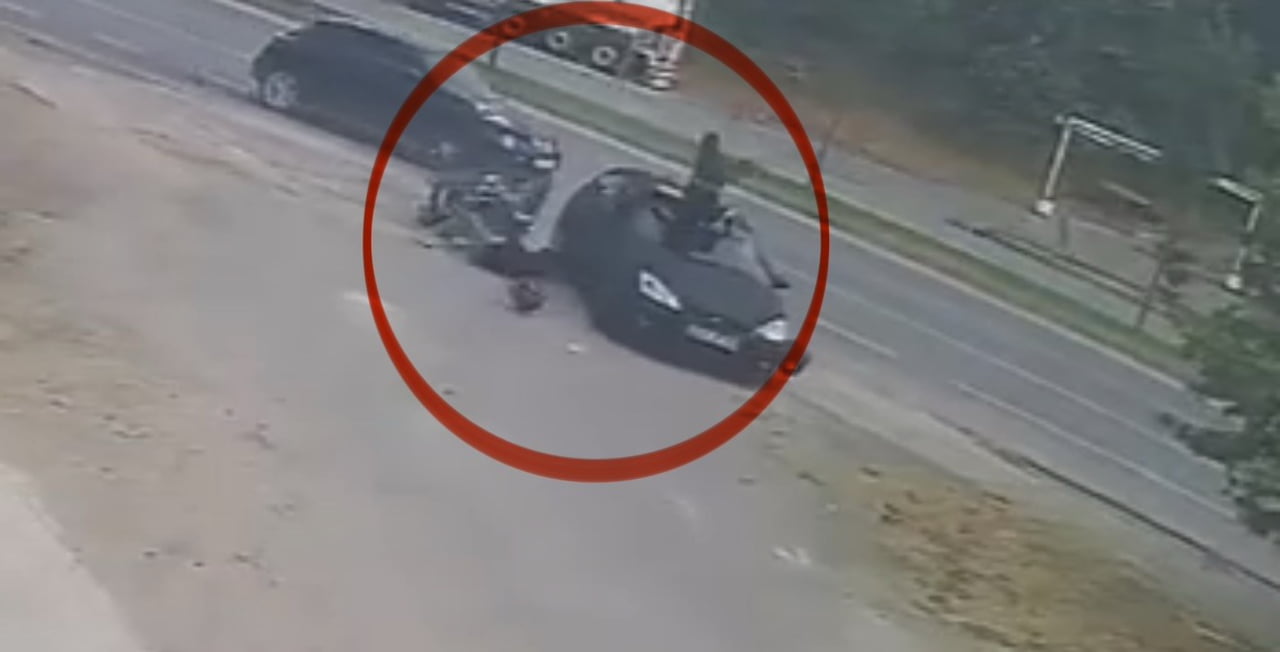 KAZA ANI BİR İŞ YERİNİN GÜVENLİK KAMERASINA YANSIDI.