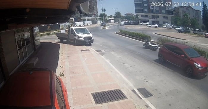 KAZA ANI GÜVENLİK KAMERASI TARAFINDAN  KAYDEDİLDİ.