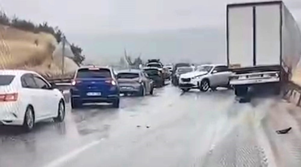 KAZA ANI GÜVENLİK KAMERASINA YANSIDI