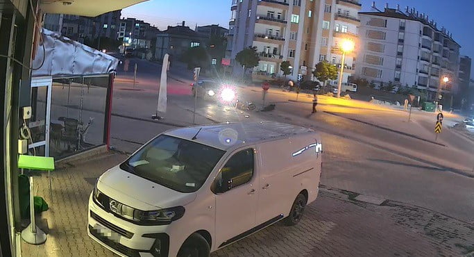 KAZA GÜVENLİK KAMERASINA YANSIDI