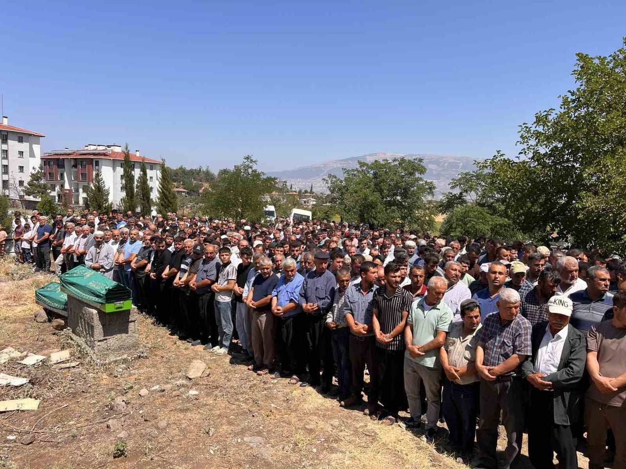 KAZADA HAYATINI KAYBEDEN ANNE İLE OĞLU İÇİN MEMLEKETLERİ KAHRAMANMARAŞ'TA CENAZE TÖRENİ...