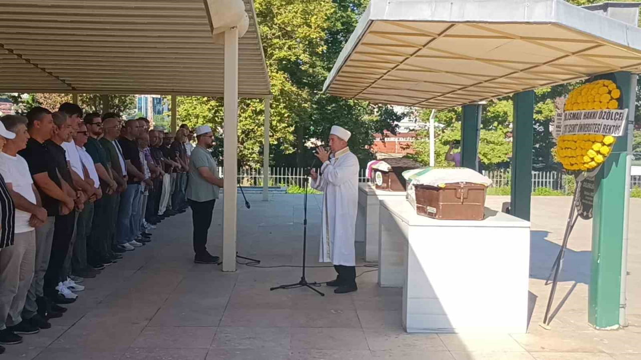 KAZADA HAYATINI KAYBEDEN YAŞLI ÇİFT İSE GÖZYAŞLARI ARASINDA SON YOLCULUĞUNA UĞURLANDI.