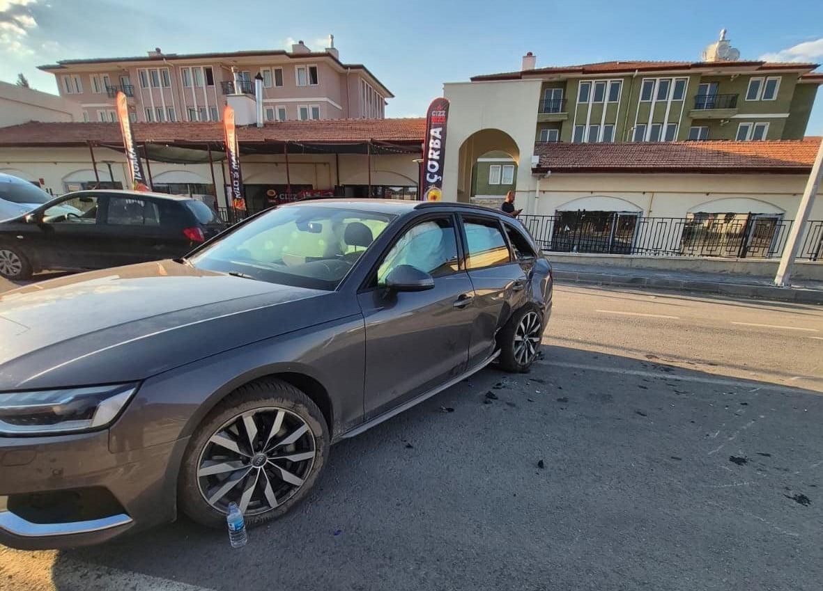 KAZAYA KARIŞAN OTOMOBİL
