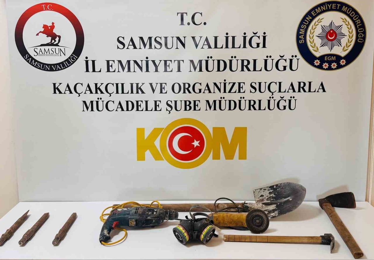 KAZI ALANINDA YAPILAN ARAMALARDA 1 KÜREK, 1 KESER, 1 ÇAPA, 1 KOVA, 1 GAZ MASKESİ, 1 AÇILI TAŞLAMA...