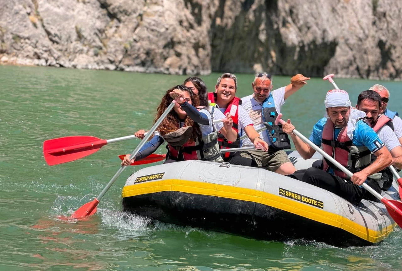 KEMALİYE'DE SU SPORLARI TUTKUNLARI FIRAT'TA BULUŞTU