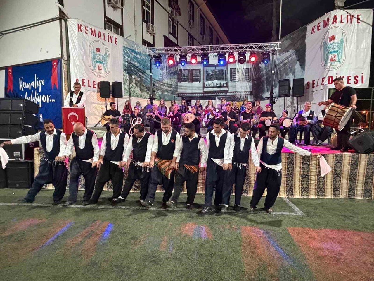 KEMALİYE’DE DÜZENLENEN ŞENLİK KAPSAMINDA "SILADAN GURBETE EĞİN FASILI" PROGRAMI, RENKLİ GÖRÜNTÜLER...