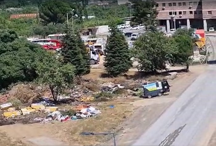 KEMALPAŞA BELEDİYESİ HİZMET BİNASININ HEMEN ARKASINDA YER ALAN BOŞ ARAZİNİN BİZZAT BELEDİYE...
