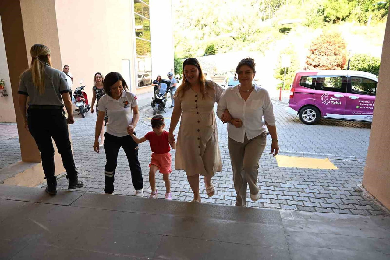 KEMER BELEDİYE BAŞKANI NECATİ TOPALOĞLU, ANNE ADAYLARININ SAĞLIK HİZMETLERİNE GÜVENLİ VE KONFORLU...