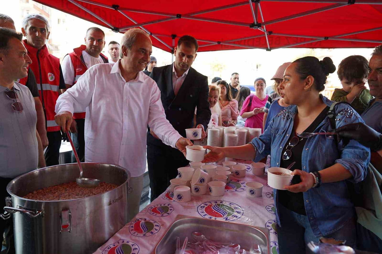 KEPEZ BELEDİYE BAŞKANI MESUT KOCAGÖZ, MUHARREM AYI DOLAYISIYLA DÜZENLENEN GELENEKSEL AŞURE...