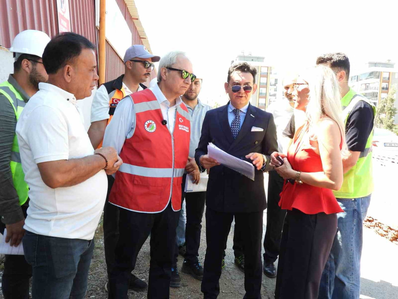 KEPEZ BELEDİYE BAŞKANI MESUT KOCAGÖZ, VARSAK KARŞIYAKA MAHALLESİ 6160 SOKAK’TA DEVAM EDEN DOĞALGAZ...