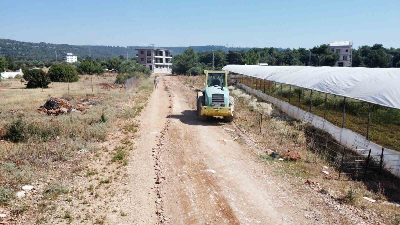 KEPEZ BELEDİYESİ, 2026 YILI SATHİ ASFALT PROGRAMI KAPSAMINDA DEMİREL MAHALLESİ'NDE YOL YENİLEME...