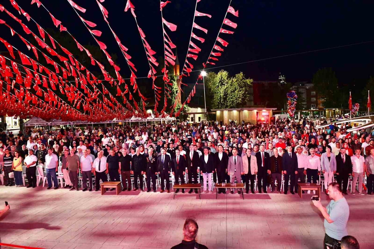 KESTEL BELEDİYESİ, 15 TEMMUZ DEMOKRASİ VE MİLLÎ BİRLİK GÜNÜ DOLAYISIYLA GÜN BOYU DÜZENLEDİĞİ...