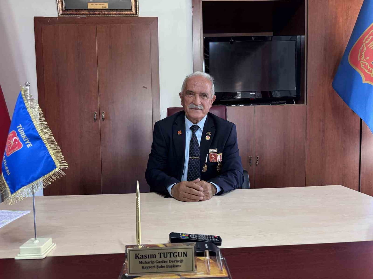 KIBRIS GAZİSİ VE MUHARİP GAZİLER DERNEĞİ KAYSERİ ŞUBE BAŞKANI KASIM TUTGUN, ÜZERİNDEN 52 YIL GEÇEN...