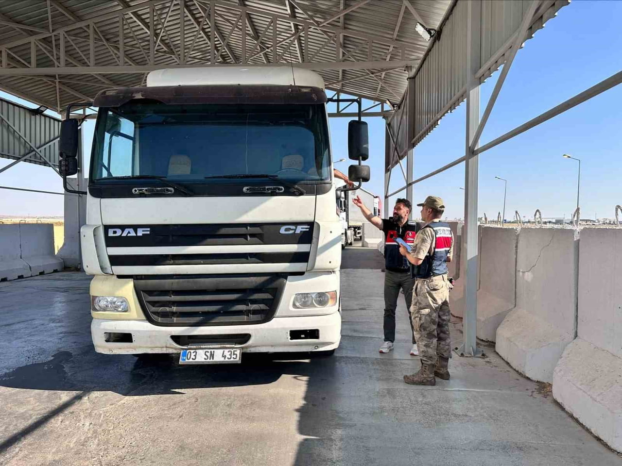 KİLİS'TE JANDARMADAN 7/24 DENETİM: SUÇ VE SUÇLULARA GEÇİT YOK