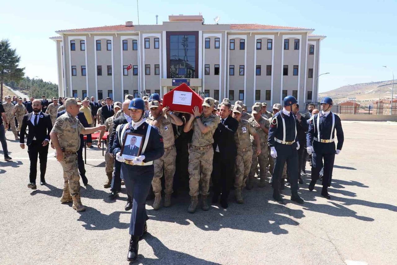 KİLİS'TE KALP KRİZİ SONUCU HAYATINI KAYBEDEN UZMAN ÇAVUŞ İÇİN TÖREN DÜZENLENDİ