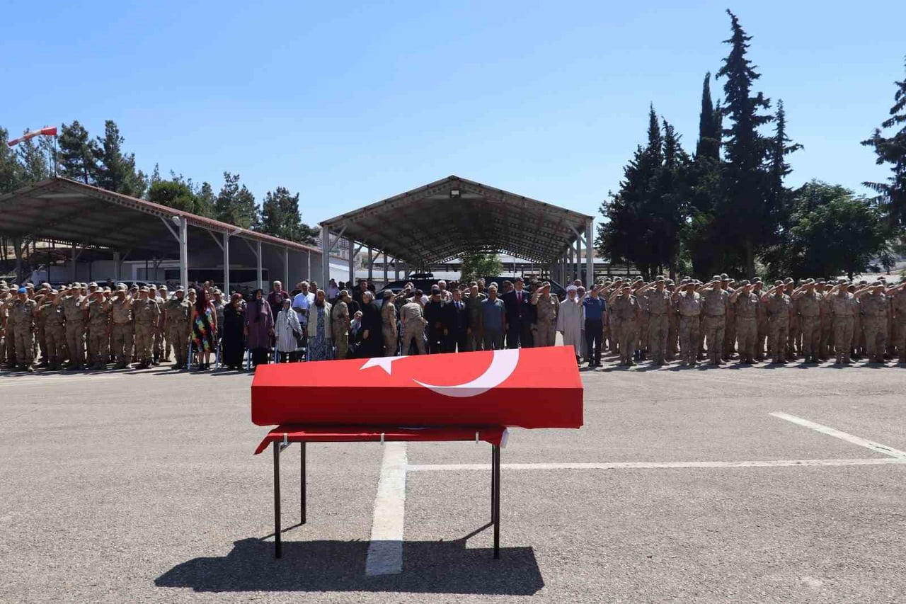 KİLİS'TE KALP KRİZİ SONUCU HAYATINI KAYBEDEN UZMAN ÇAVUŞ İÇİN TÖREN DÜZENLENDİ