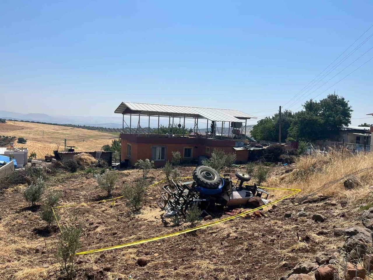 KİLİS'TE KONTROLDEN ÇIKARAK DEVRİLEN TRAKTÖRÜN ALTINDA KALAN 71 YAŞINDAKİ SÜRÜCÜ HAYATINI...