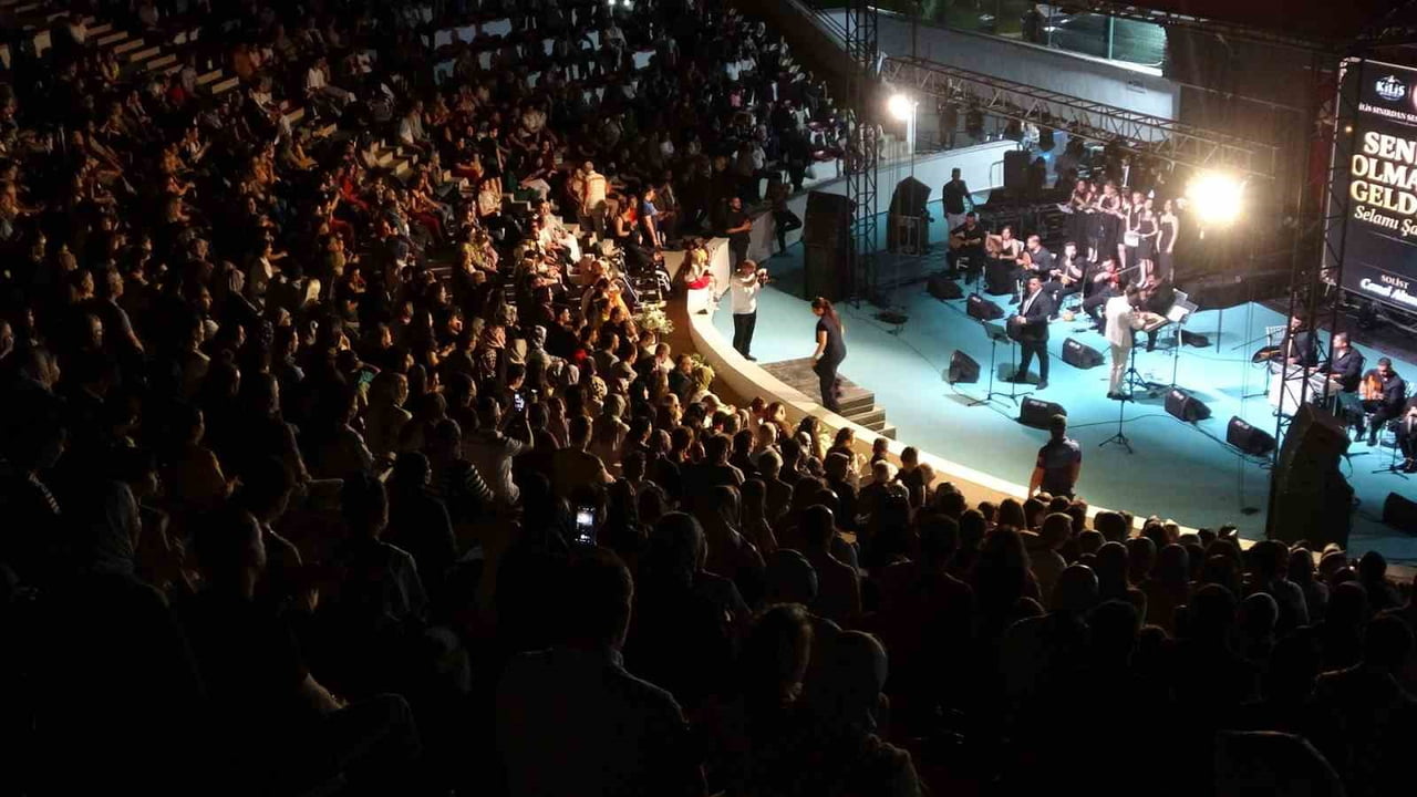 KİLİS'TE "SINIRDAN SESLER KOROSU" KONSERİNE YOĞUN İLGİ