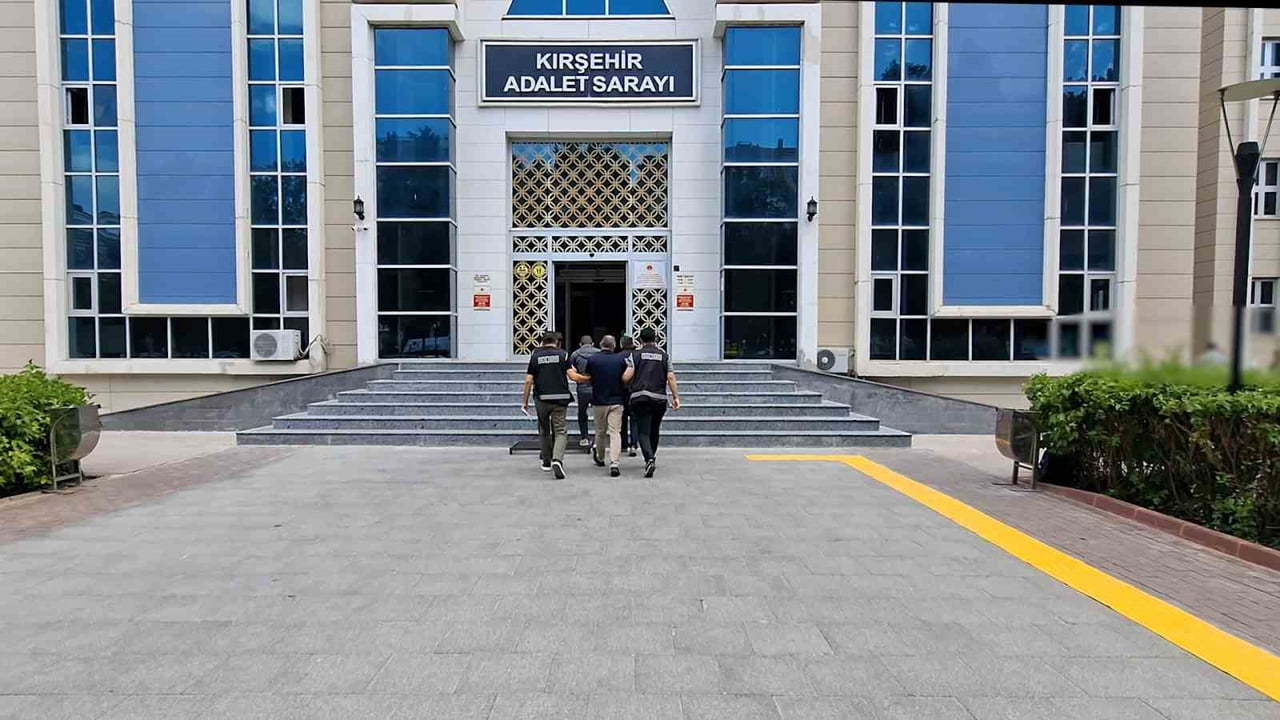 KIREŞHİR'İN BOZTEPE İLÇESİ TAPU MÜDÜRLÜĞÜNDE GERÇEKLEŞTİRİLEN RÜŞVET OPERASYONUNDA 2 KİŞİ...