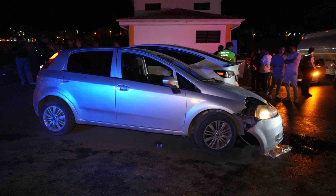 KIRIKKALE'DE İKİ OTOMOBİLİN ÇARPIŞMASI SONUCU 4 KİŞİ YARALANDI