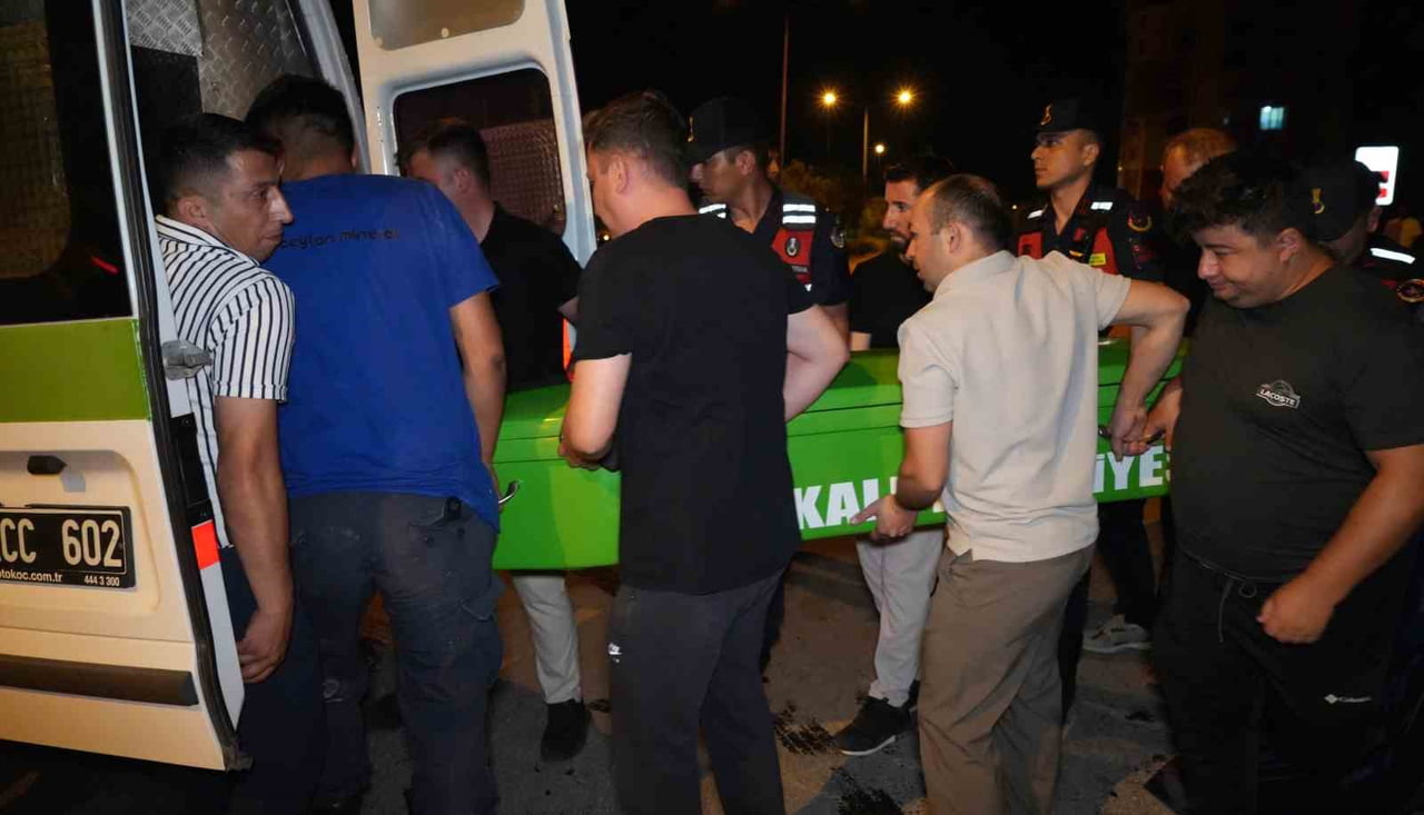 KIRIKKALE'DE OTOMOBİLLE ÇARPIŞAN MOTOSİKLETİN SÜRÜCÜSÜ JANDARMA UZMAN ÇAVUŞ OLAY YERİNDE HAYATINI...