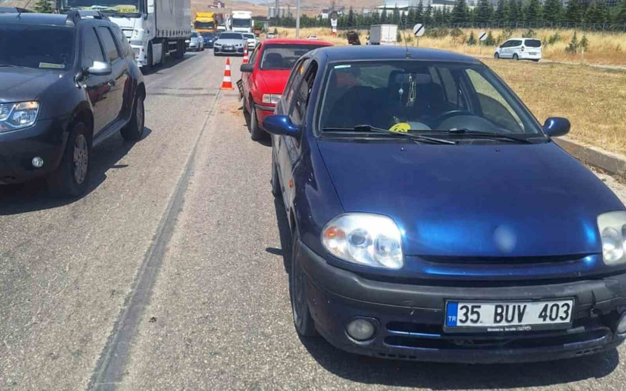 KIRIKKALE’DE 3 ARACIN KARIŞTIĞI TRAFİK KAZASINDA BİR KİŞİ YARALANDI