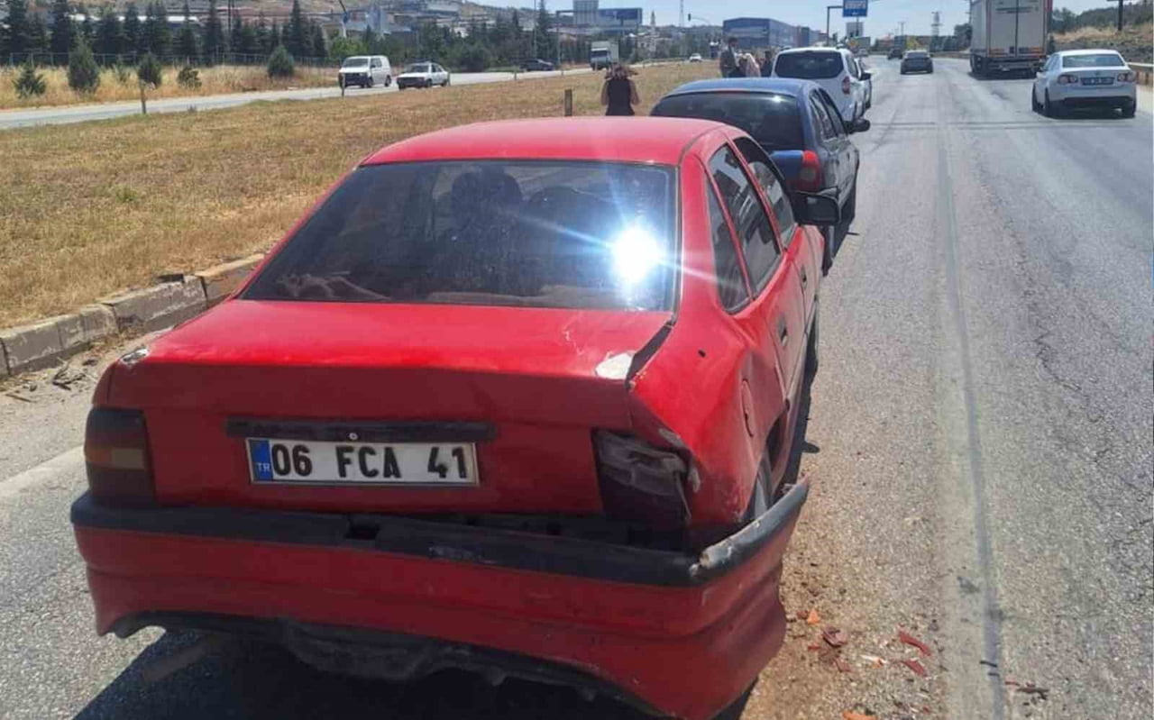 KIRIKKALE’DE 3 ARACIN KARIŞTIĞI TRAFİK KAZASINDA BİR KİŞİ YARALANDI