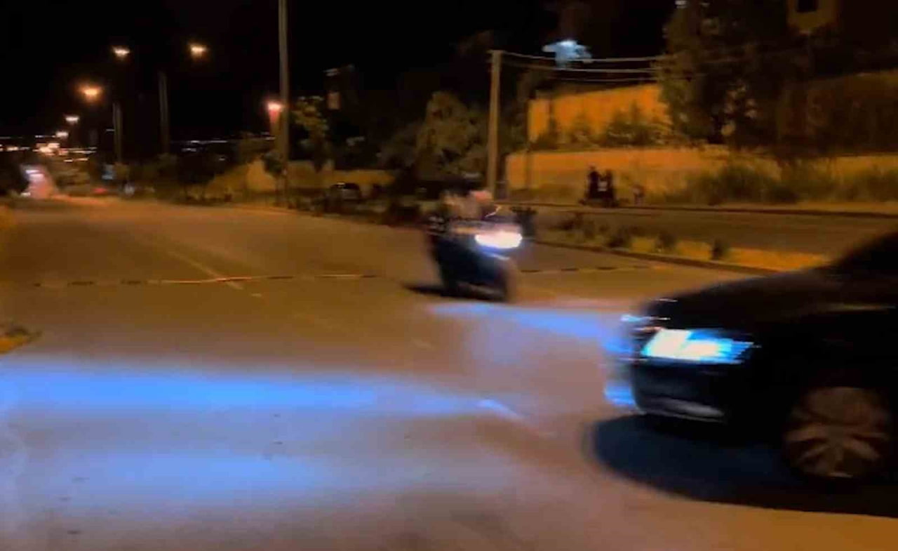 KIRIKKALE’DE OTOMOBİLLE ÇARPIŞAN MOTOSİKLETİN SÜRÜCÜSÜNÜN HAYATINI KAYBETTİĞİ KAZANIN GÖRÜNTÜLERİ...