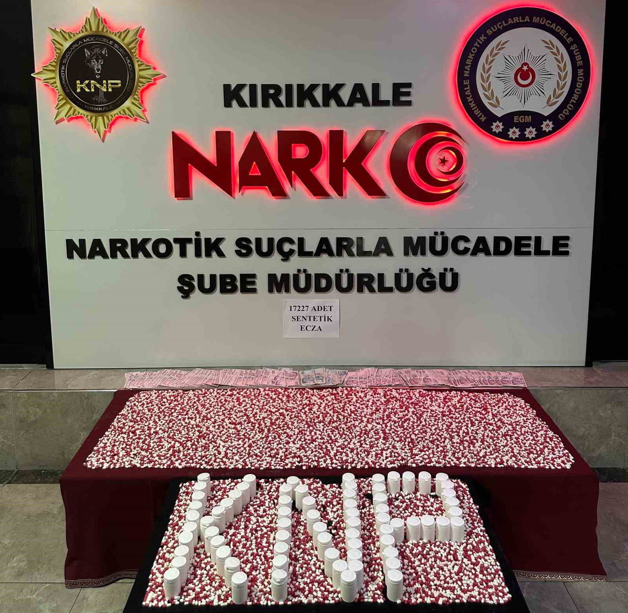 KIRIKKALE’DE POLİS EKİPLERİNCE DÜZENLENEN UYUŞTURUCU OPERASYONUNDA 17 BİN 227 ADET SENTETİK...