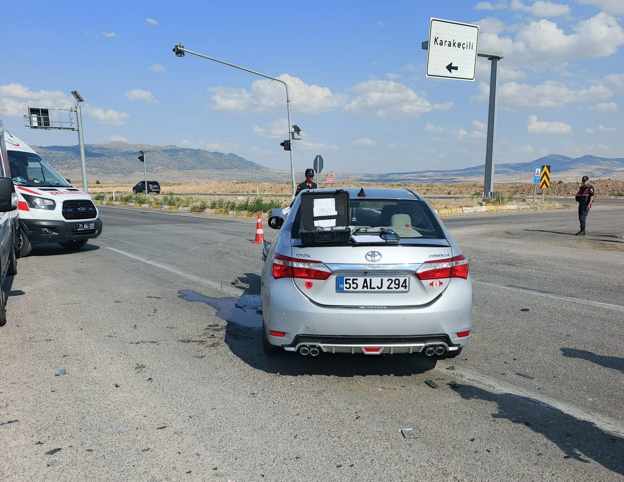 KIRIKKALE’NİN KARAKEÇİLİ İLÇESİNDE İKİ ARACIN ÇARPIŞMASI SONUCU MEYDANA GELEN TRAFİK KAZASINDA 6...