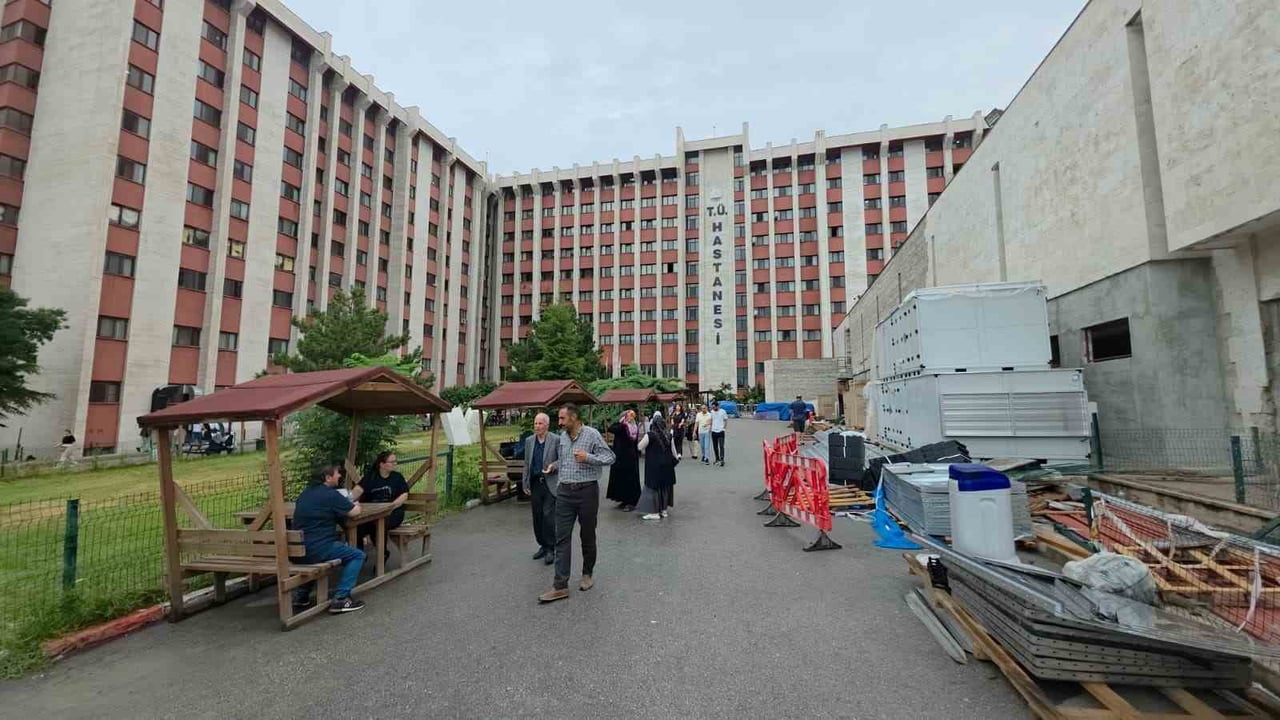 KIRKLARELİ'NDE 4 YAŞINDAKİ KIZIYLA BİRLİKTE ÇOCUK PARKINA GİDEN 26 YAŞINDAKİ KADIN, BOŞANDIĞI ESKİ...