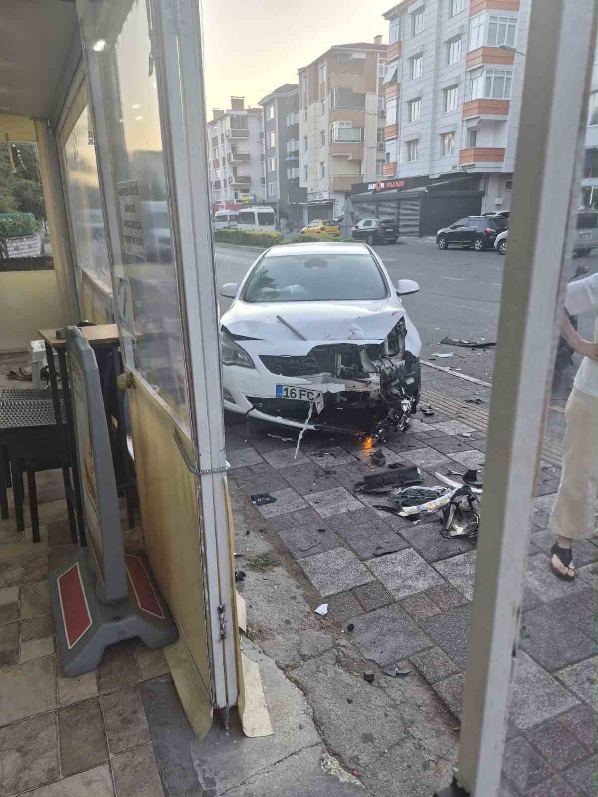 KIRKLARELİ'NİN LÜLEBURGAZ İLÇESİNDE İKİ OTOMOBİLİN ÇARPIŞMASI SONUCU MEYDANA GELEN TRAFİK...