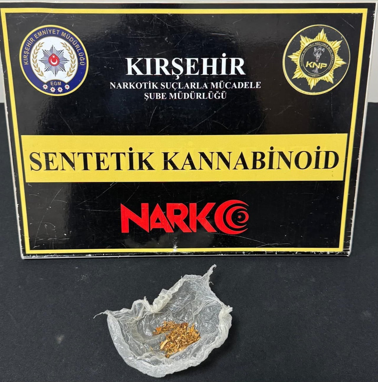 KIRŞEHİR'DE DÜZENLENEN UYUŞTURUCU OPERASYONUNDA 5 ŞÜPHELİ GÖZALTINA ALINDI.