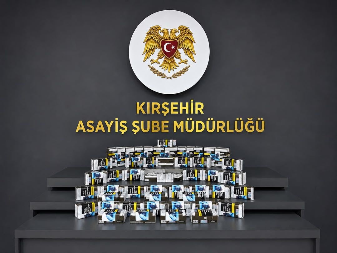 KIRŞEHİR'DE POLİS DURDURULAN BİR ARAÇTA YAPILAN ARAMADA 460 PAKET DOLDURULMUŞ MAKARON SİGARA ELE...