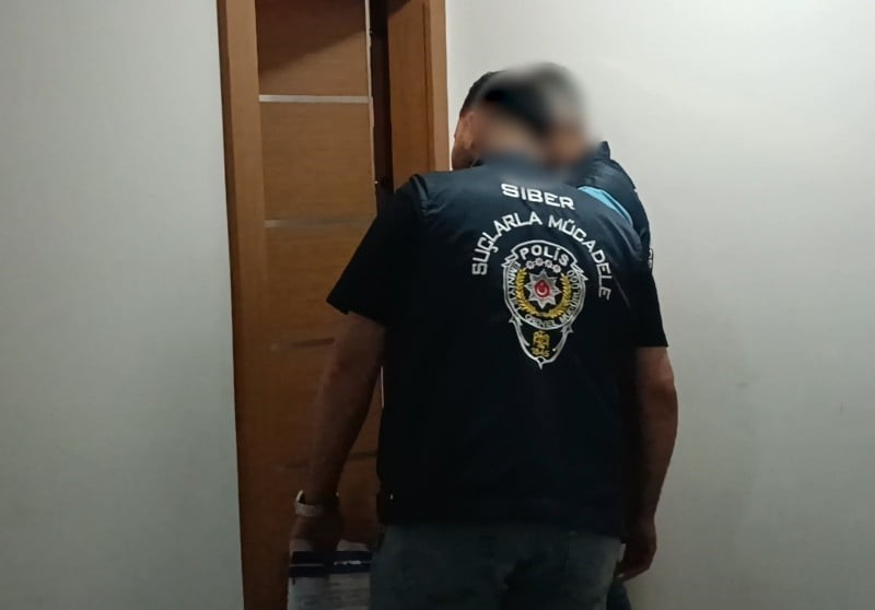 KIRŞEHİR'DE YASA DIŞI BAHİS SUÇUNA YÖNELİK YÜRÜTÜLEN SORUŞTURMA KAPSAMINDA 3 İLDE DÜZENLENEN EŞ...
