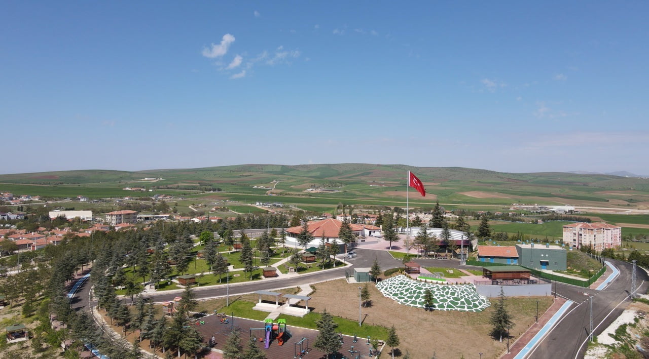 KIRŞEHİR'İN KAMAN İLÇESİNDE YAPIMI TAMAMLANAN DADALOĞLU MİLLET BAHÇESİ VATANDAŞLARIN UĞRAK YERİ...