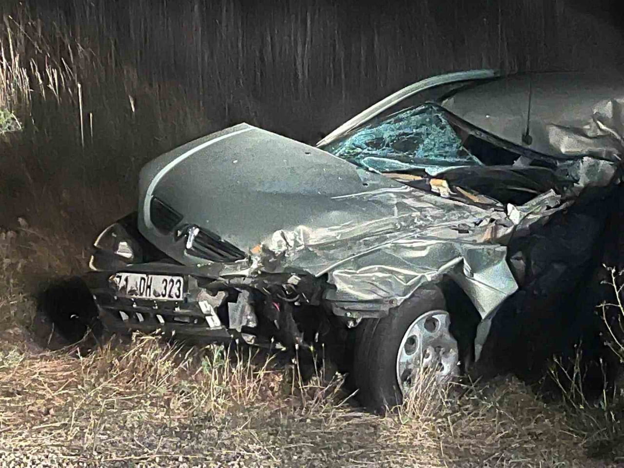 KIRŞEHİR’İN ÇİÇEKDAĞI İLÇESİNDE OTOMOBİLİN TRAKTÖRE ARKADAN ÇARPTIĞI KAZADA OTOMOBİL SÜRÜCÜSÜ...