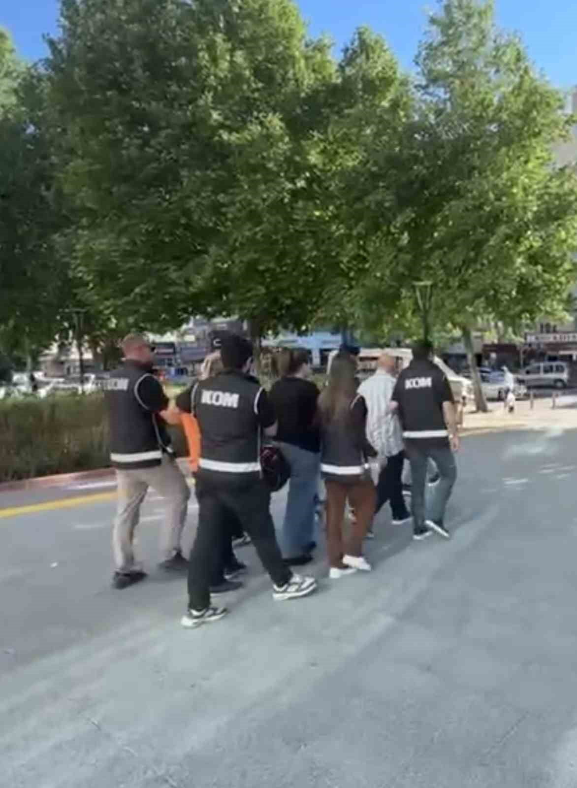KIRŞEHİR MERKEZLİ 3 İLDE DÜZENLENEN EŞ ZAMANLI OPERASYONDA, DEVLET MEMURU YAPMA VAADİYLE...