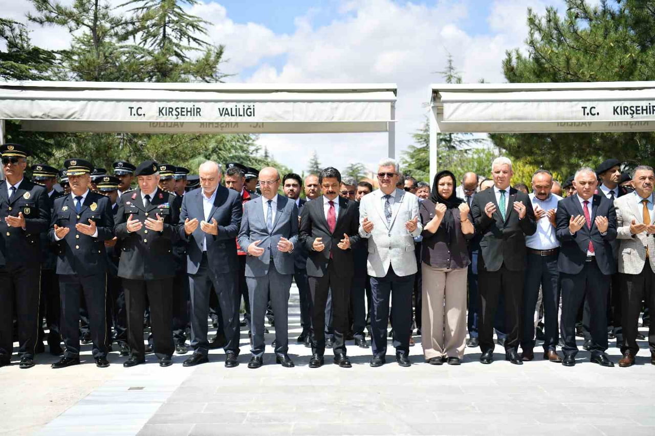 KIRŞEHİR VALİSİ MURAT SEFA DEMİRYÜREK, 15 TEMMUZ DEMOKRASİ VE MİLLİ BİRLİK GÜNÜ DOLAYISIYLA AHMET...